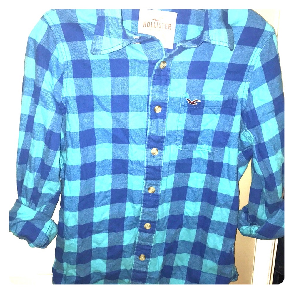 Hollister plaid button up Blue/teal small flannel for warmth